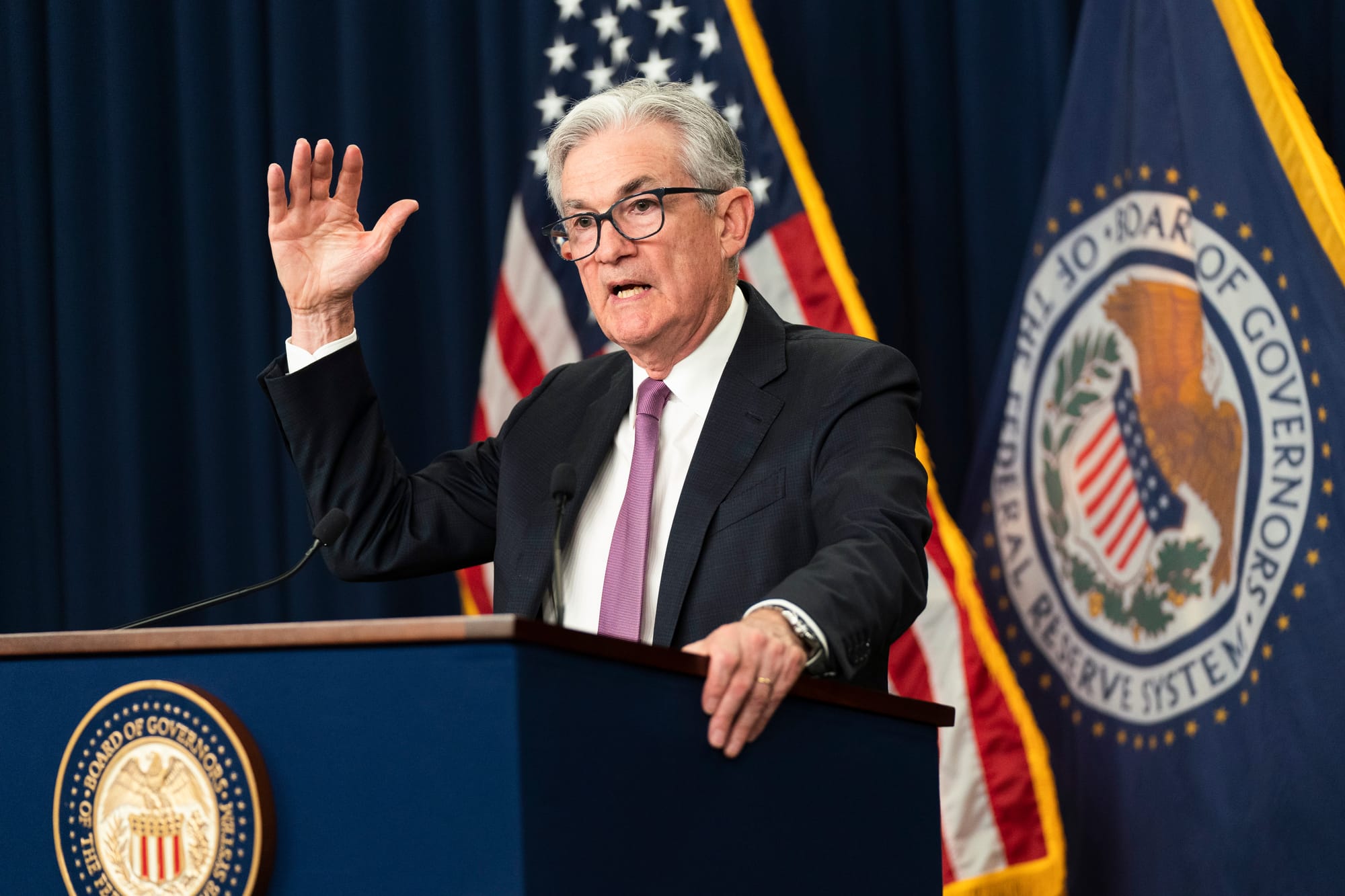 Powell Dismisses Inflation Risks, Calls Tariff Impact ‘Transitory’ Amid Market Jitters