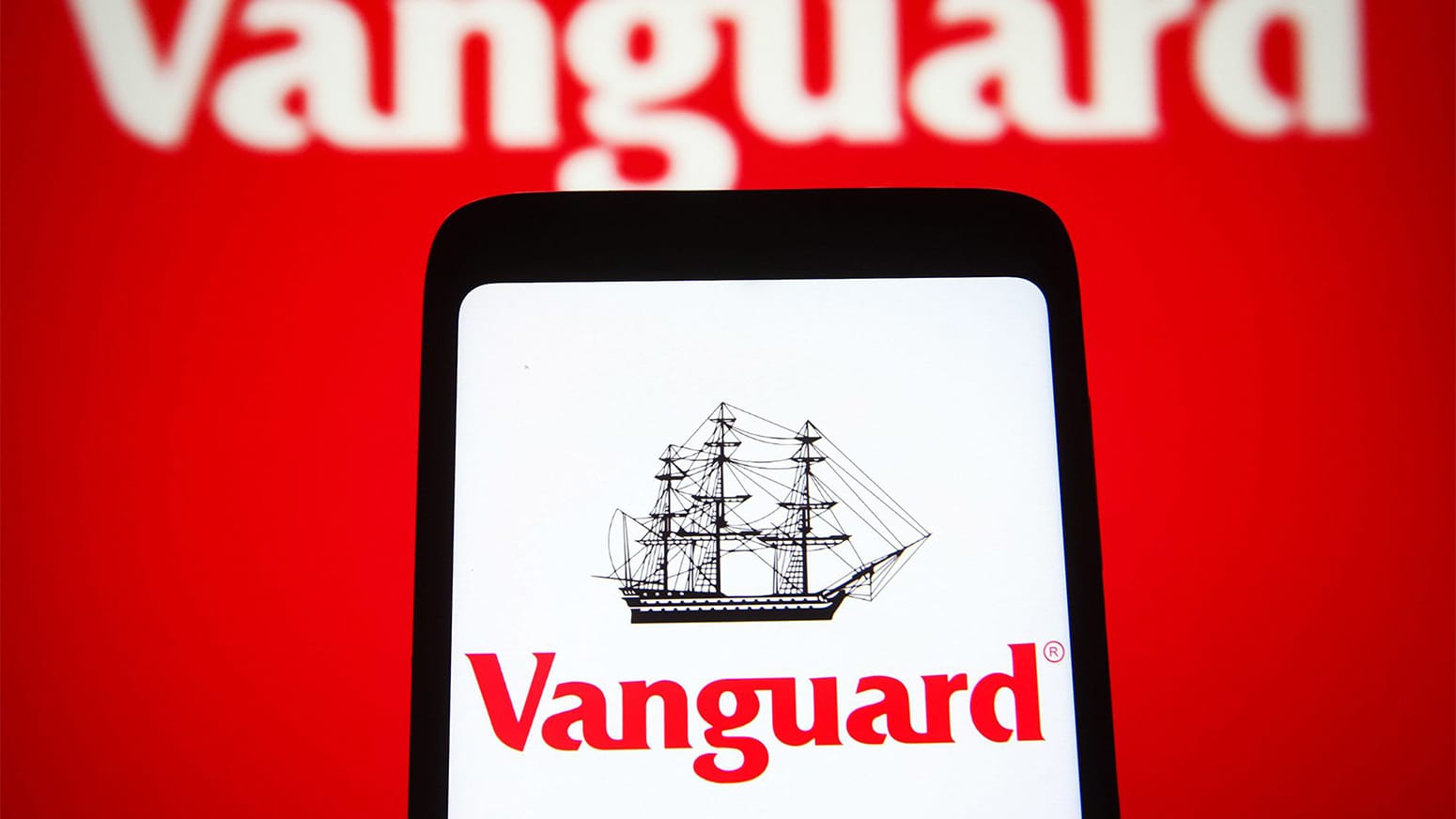 Bitcoin-Skeptic Vanguard Becomes Largest Shareholder in Bitcoin Treasury Firm Strategy via Index Funds