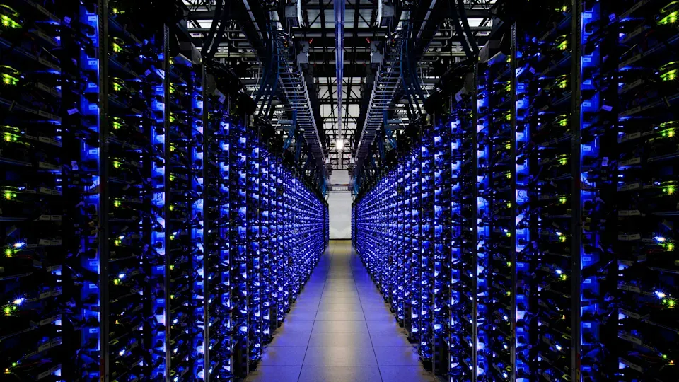 AI Infrastructure Boom Attracts Billions in Credit, But Bubble Concerns Persist