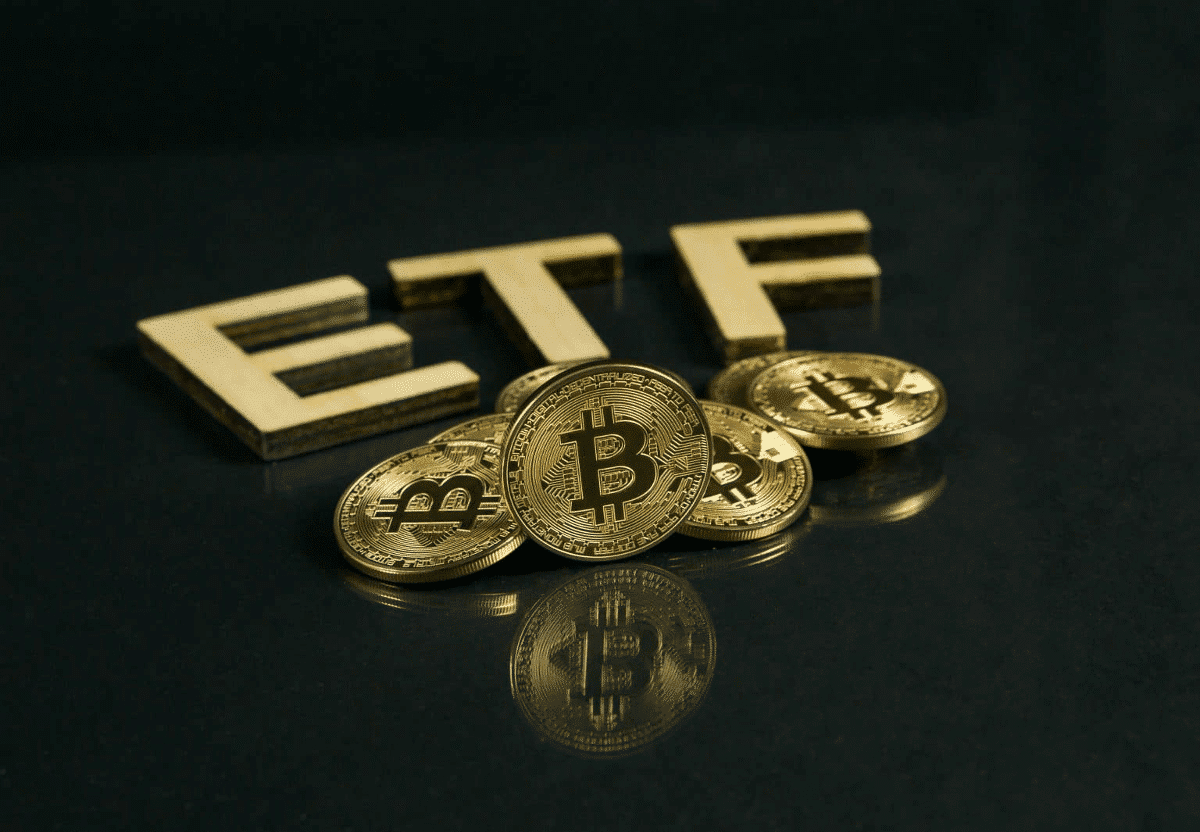 Spot Bitcoin ETFs Log $195 Million in Outflows as Market Awaits Inflation Data and Fed Decision