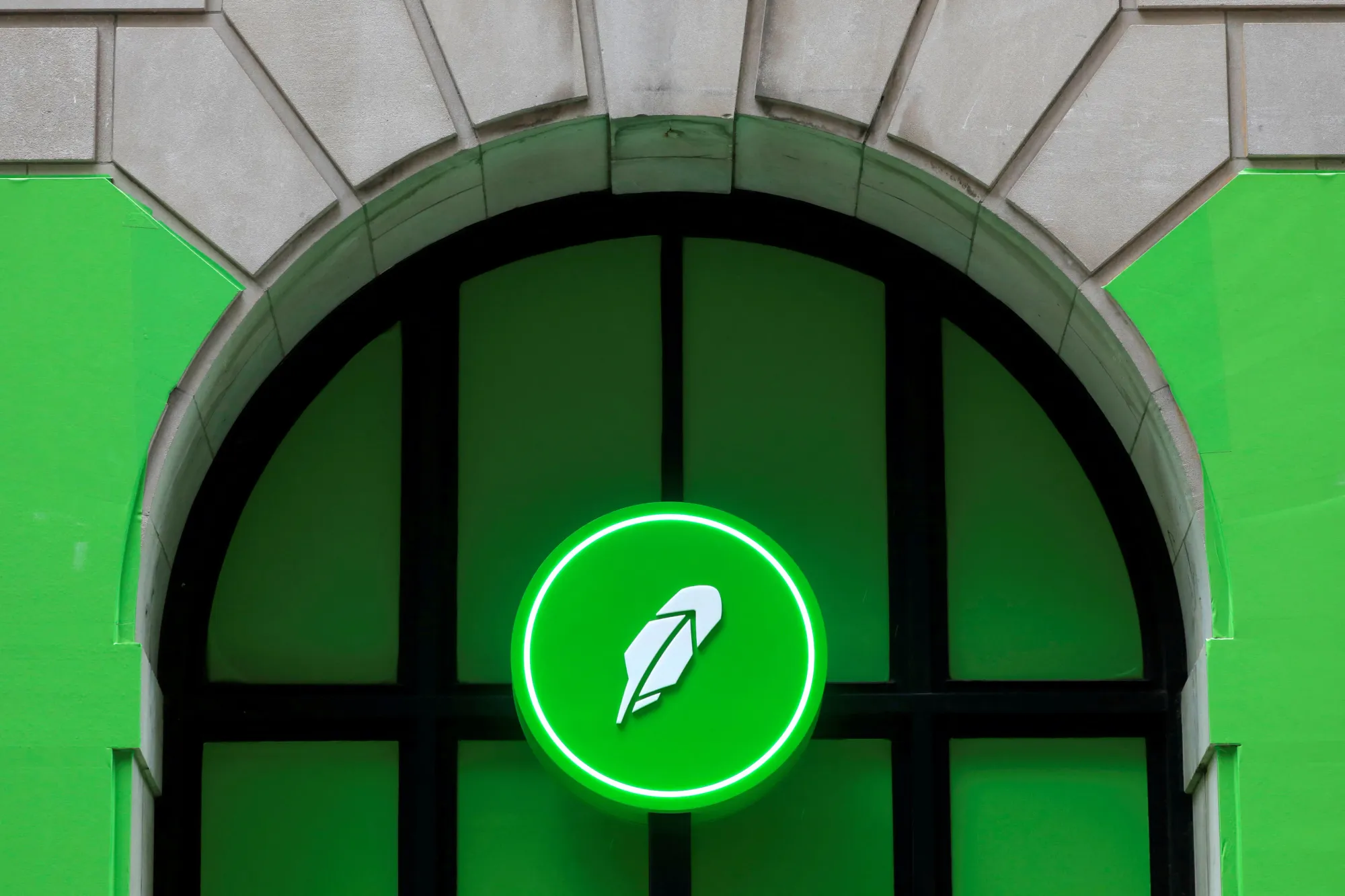 Robinhood CEO Vlad Tenev’s AI Startup Awards Research Sponsorship to Former Eclipse Founder Neel Somani